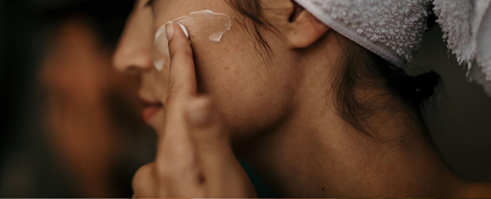 Does your skin feel dry & flaky no matter what you try? - La Pink