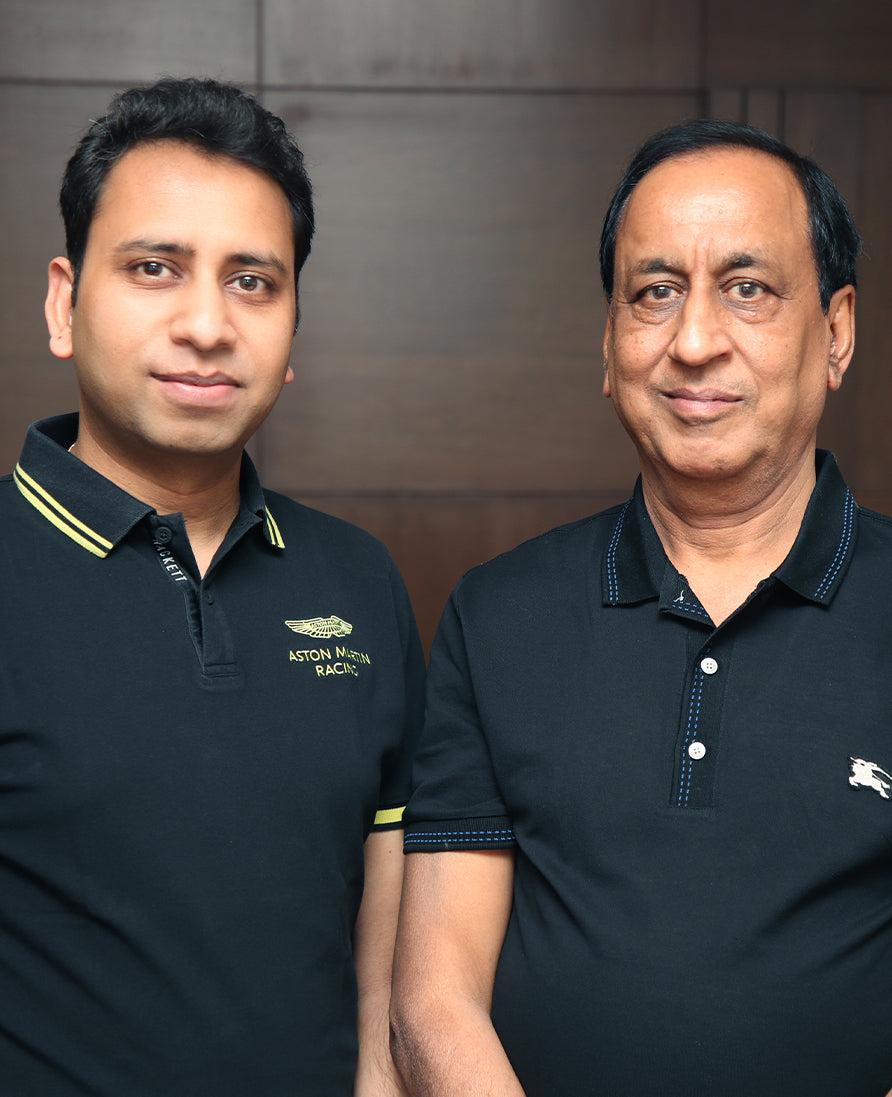 Men in one frame-lapink